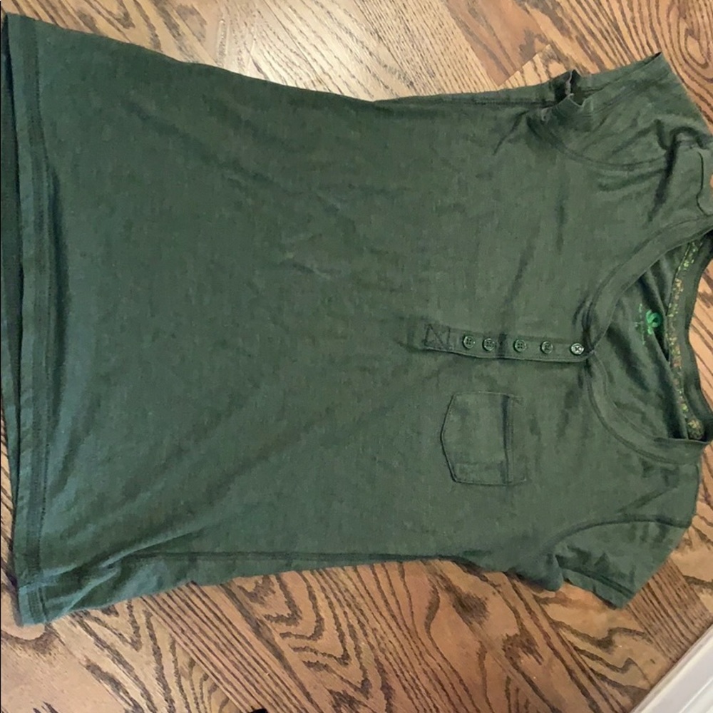 SO juniors medium shirt